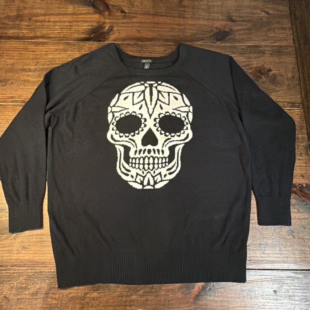 Torrid Sugar Skull Sweater Women's Size 2 Black White Goth Halloween Knit